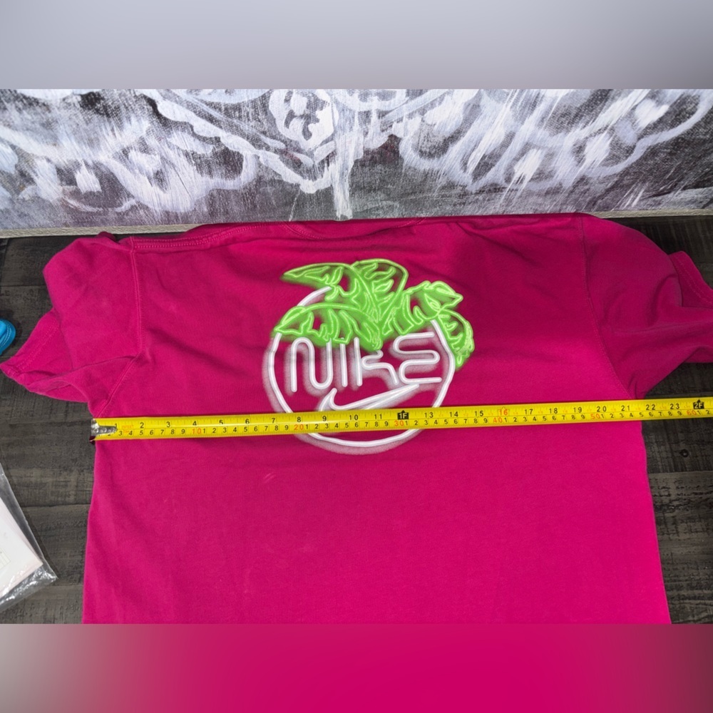 Nike Miami City Neon T-shirt in fireberry pink SZ M - Picture 7 of 9